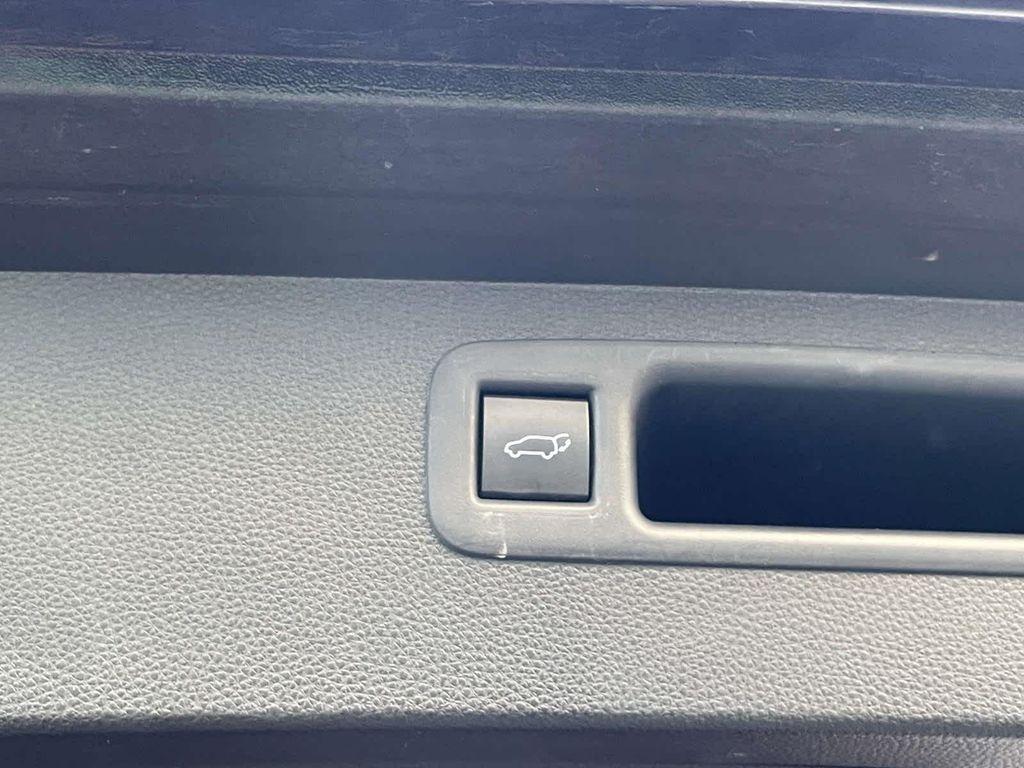 used 2021 Toyota Highlander car, priced at $31,998