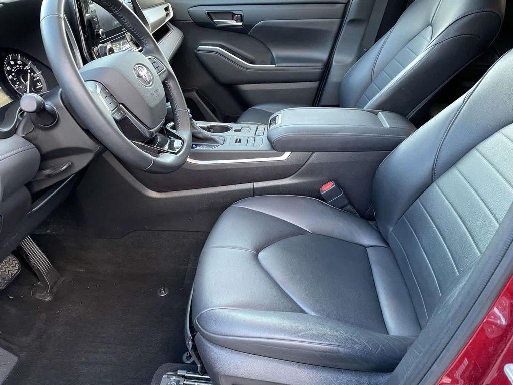 used 2021 Toyota Highlander car, priced at $31,998
