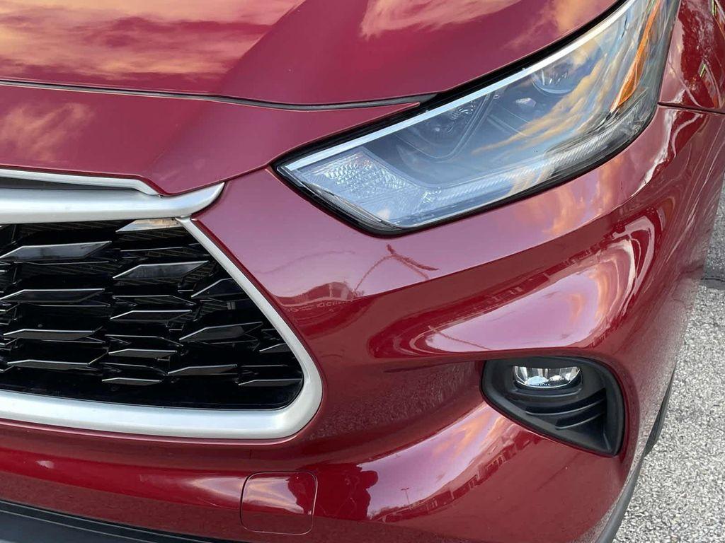 used 2021 Toyota Highlander car, priced at $31,998