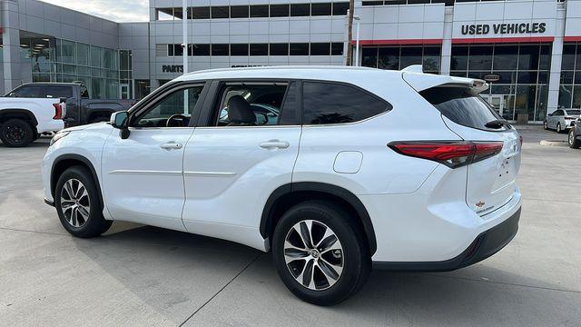 used 2023 Toyota Highlander car, priced at $40,999