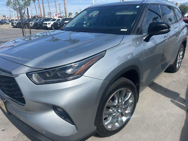 used 2023 Toyota Highlander Hybrid car, priced at $45,999
