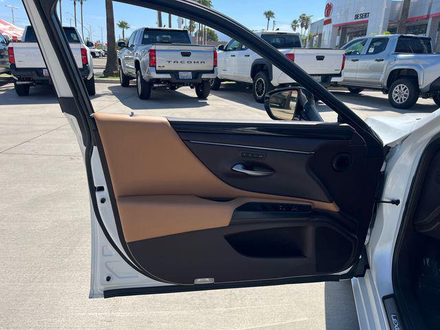 used 2019 Lexus ES 300h car, priced at $33,299
