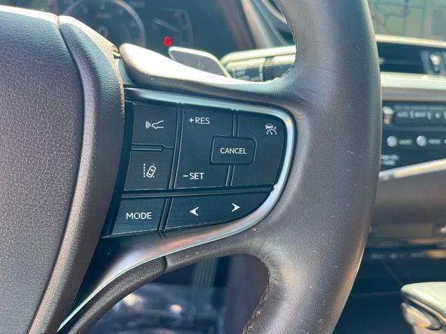 used 2019 Lexus ES 300h car, priced at $33,299