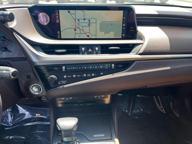 used 2019 Lexus ES 300h car, priced at $33,299