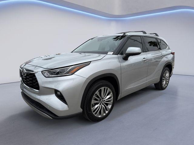 used 2022 Toyota Highlander car, priced at $43,999