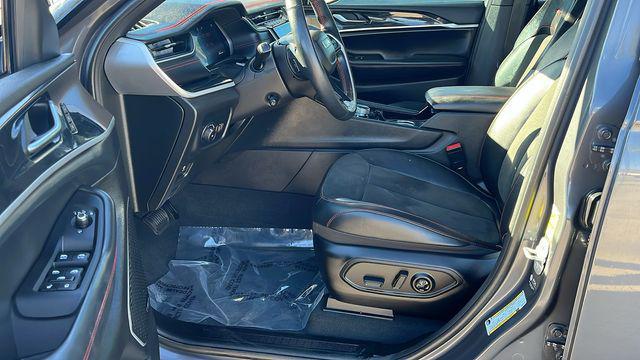 used 2022 Jeep Grand Cherokee car, priced at $34,199