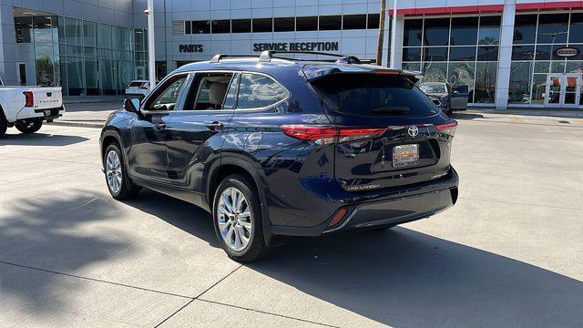 used 2021 Toyota Highlander car, priced at $43,999