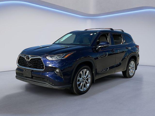 used 2021 Toyota Highlander car, priced at $43,999