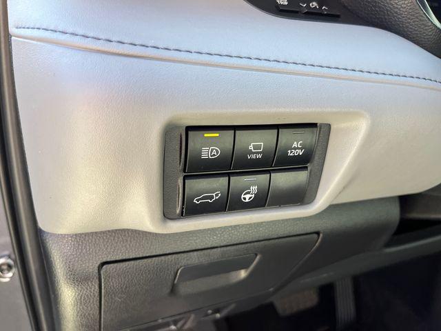 used 2023 Toyota Highlander Hybrid car, priced at $48,999
