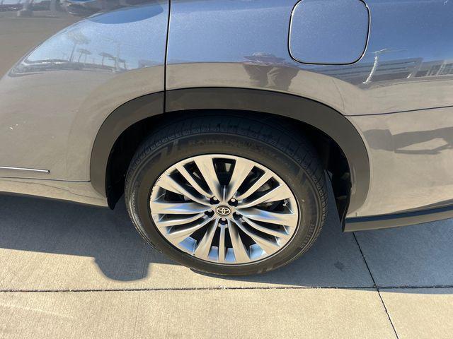 used 2023 Toyota Highlander Hybrid car, priced at $48,999