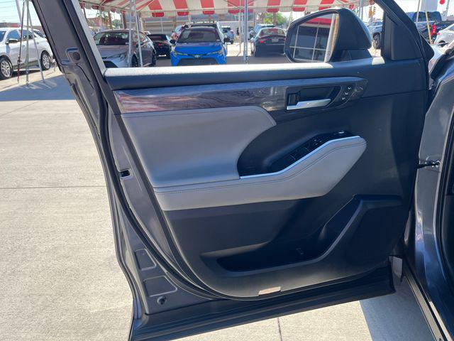 used 2023 Toyota Highlander Hybrid car, priced at $48,999