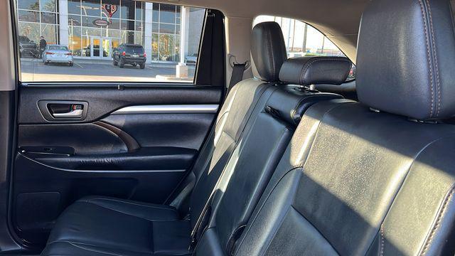 used 2015 Toyota Highlander car, priced at $22,999