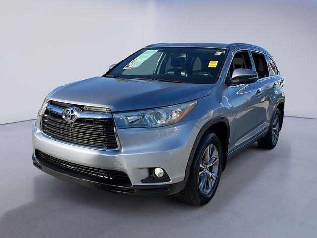 used 2015 Toyota Highlander car, priced at $22,999