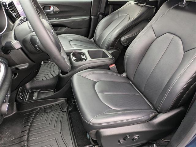 used 2025 Chrysler Pacifica car, priced at $40,995