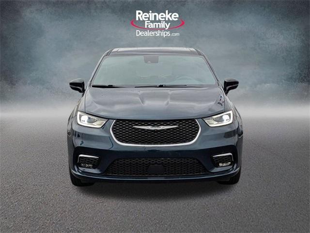 used 2025 Chrysler Pacifica car, priced at $40,995