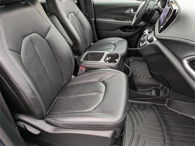 used 2025 Chrysler Pacifica car, priced at $40,995