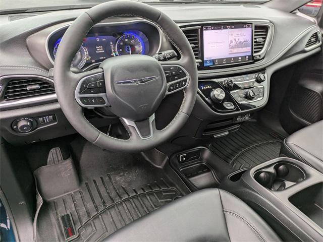 used 2025 Chrysler Pacifica car, priced at $40,995