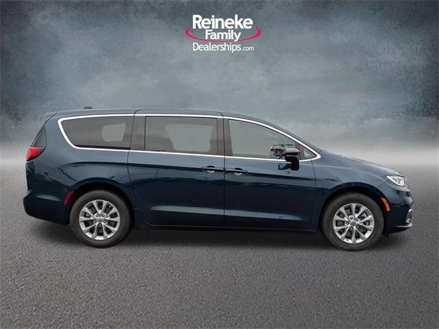 used 2025 Chrysler Pacifica car, priced at $40,995