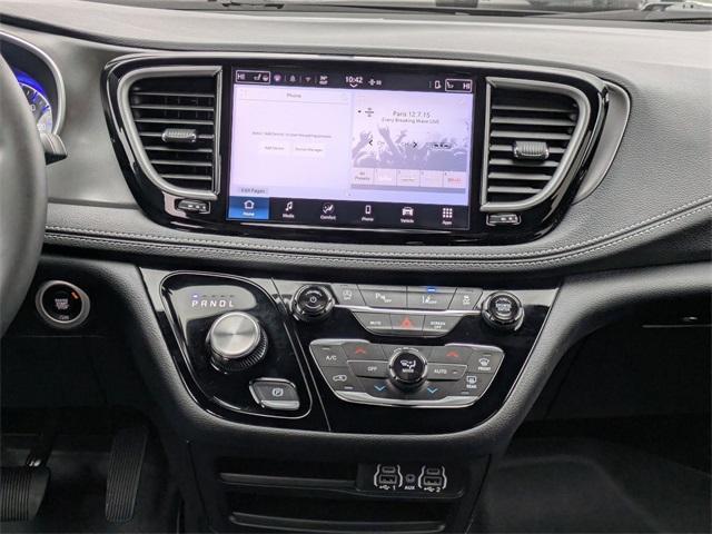 used 2025 Chrysler Pacifica car, priced at $40,995