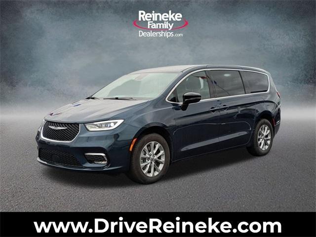 used 2025 Chrysler Pacifica car, priced at $40,995