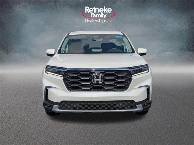 new 2025 Honda Pilot car, priced at $48,300