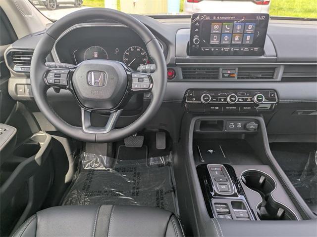 new 2025 Honda Pilot car, priced at $47,800