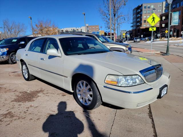 used 2006 Lincoln Town Car car, priced at $9,400