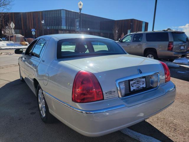 used 2006 Lincoln Town Car car, priced at $9,400
