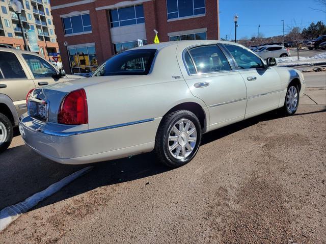 used 2006 Lincoln Town Car car, priced at $9,500