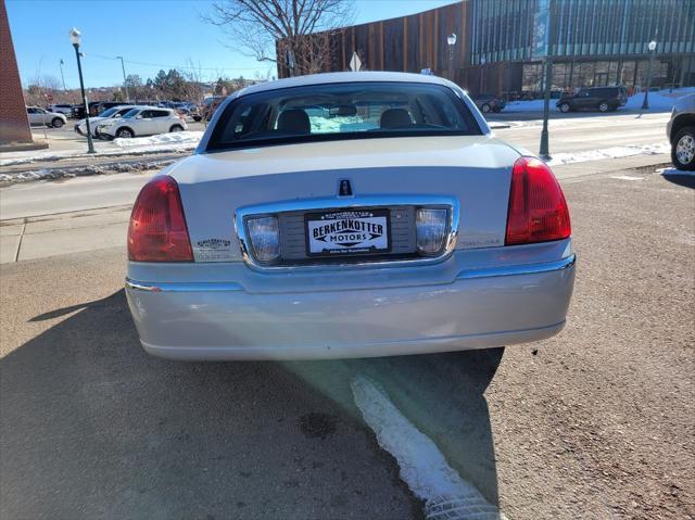 used 2006 Lincoln Town Car car, priced at $9,500