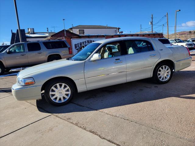 used 2006 Lincoln Town Car car, priced at $8,200