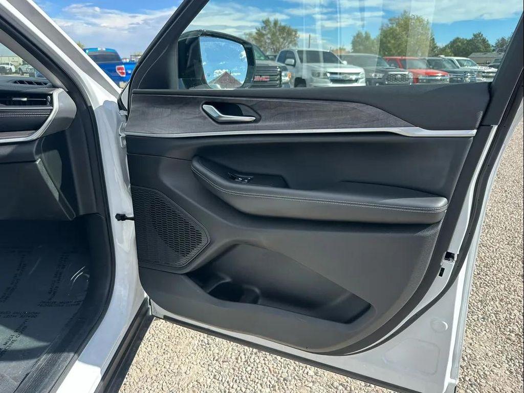 used 2023 Jeep Grand Cherokee car, priced at $27,980