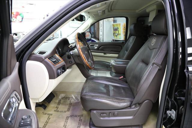 used 2009 Cadillac Escalade car, priced at $15,995