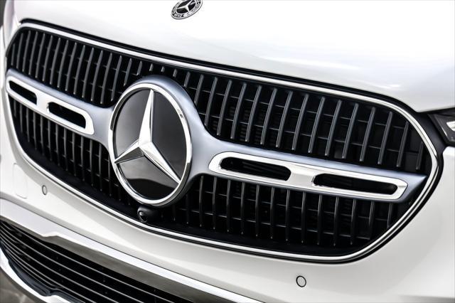 new 2025 Mercedes-Benz GLC 300 car, priced at $52,605