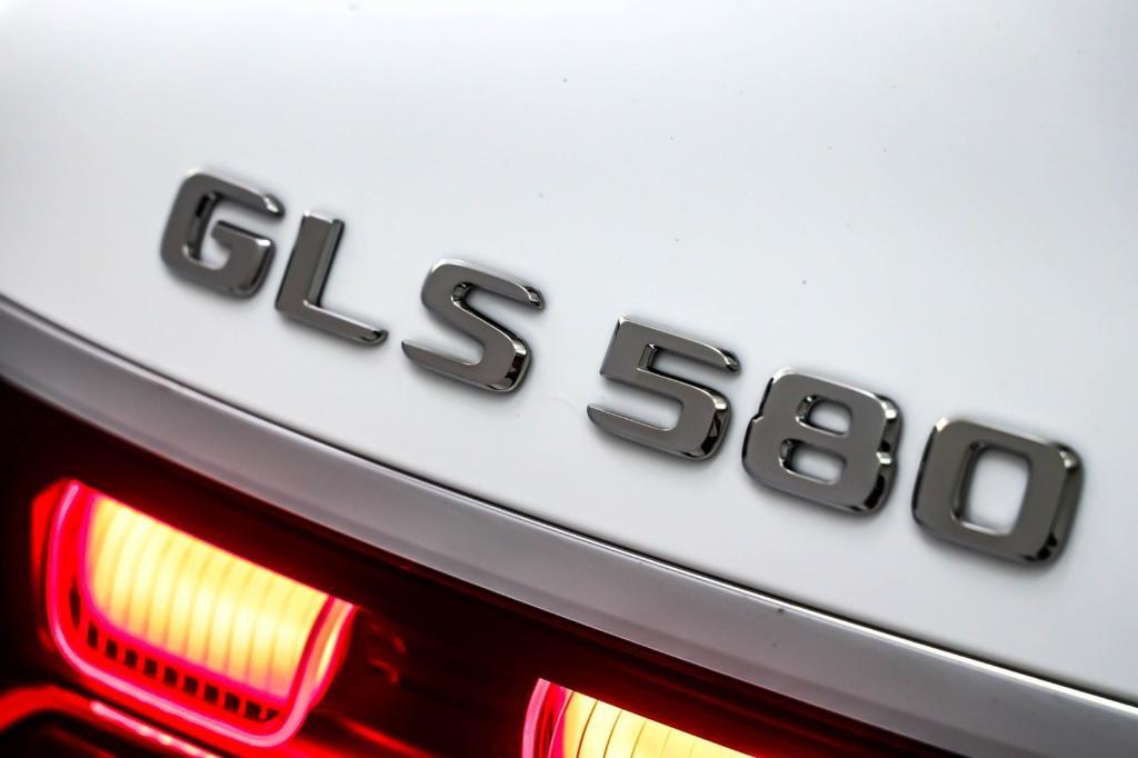 new 2024 Mercedes-Benz GLS 580 car