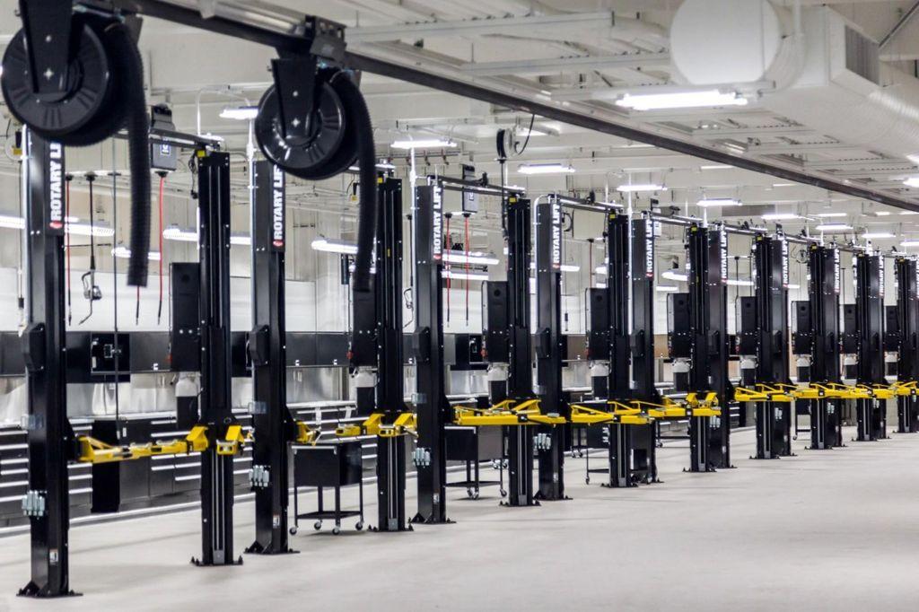 new 2026 Mercedes-Benz EQS 400 car, priced at $93,055