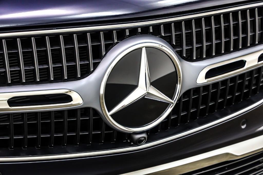 new 2024 Mercedes-Benz GLC 300 car