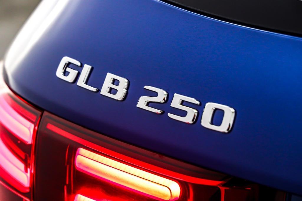 new 2024 Mercedes-Benz GLB 250 car