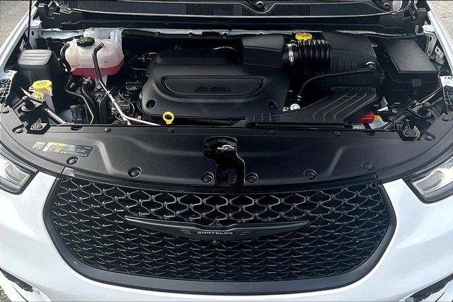 used 2025 Chrysler Pacifica car, priced at $38,082