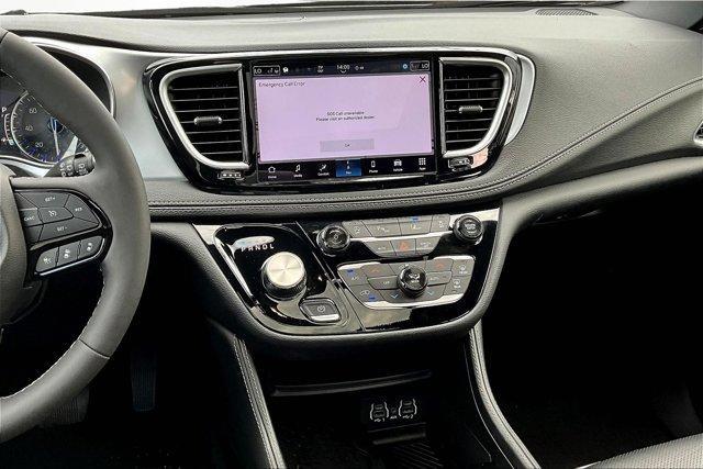 used 2025 Chrysler Pacifica car, priced at $38,082