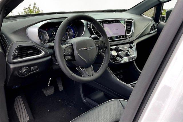 used 2025 Chrysler Pacifica car, priced at $38,082