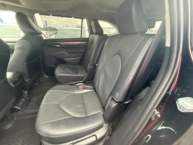 used 2023 Toyota Highlander car, priced at $43,859