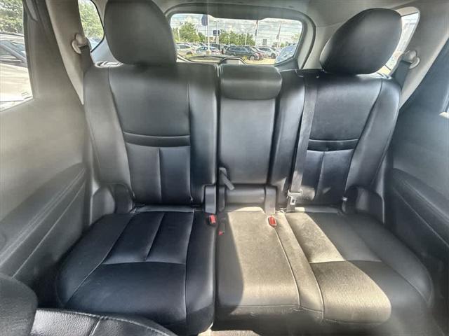 used 2019 Nissan Rogue car, priced at $17,562