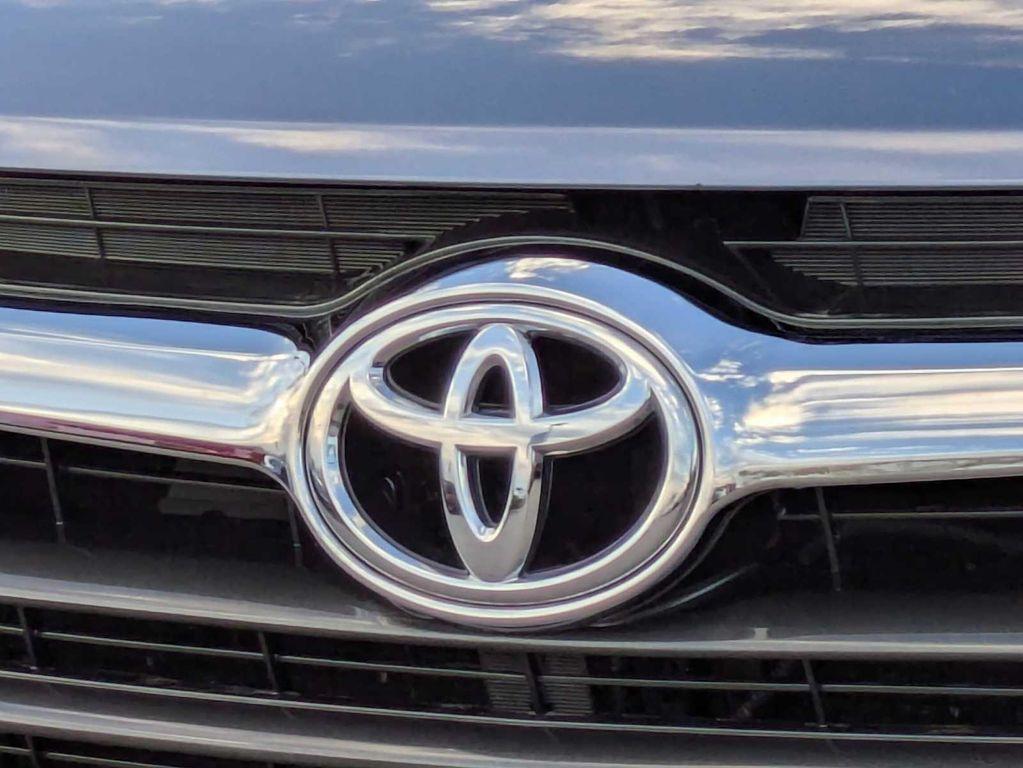 used 2015 Toyota Highlander car, priced at $15,719