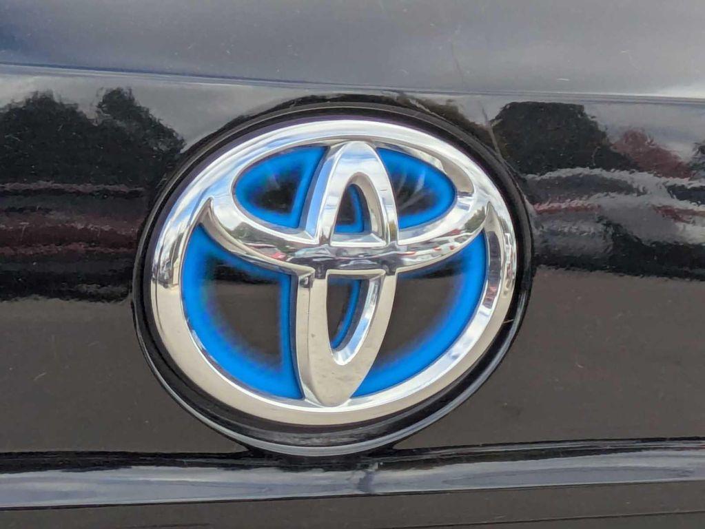 used 2021 Toyota Highlander Hybrid car, priced at $40,445