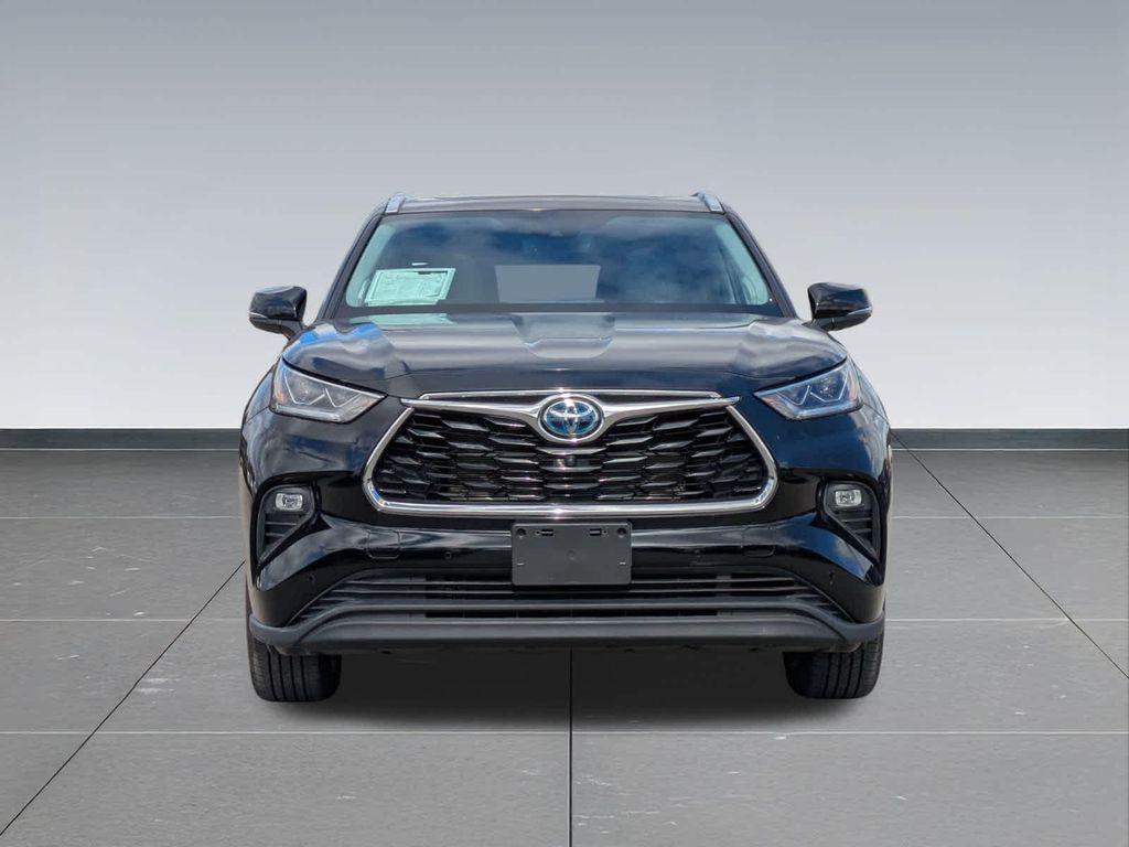 used 2021 Toyota Highlander Hybrid car, priced at $40,445
