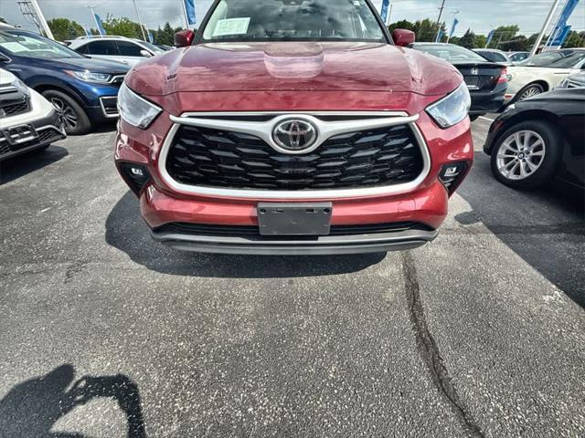 used 2022 Toyota Highlander car, priced at $37,779