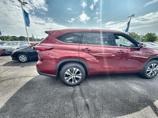 used 2022 Toyota Highlander car, priced at $37,779