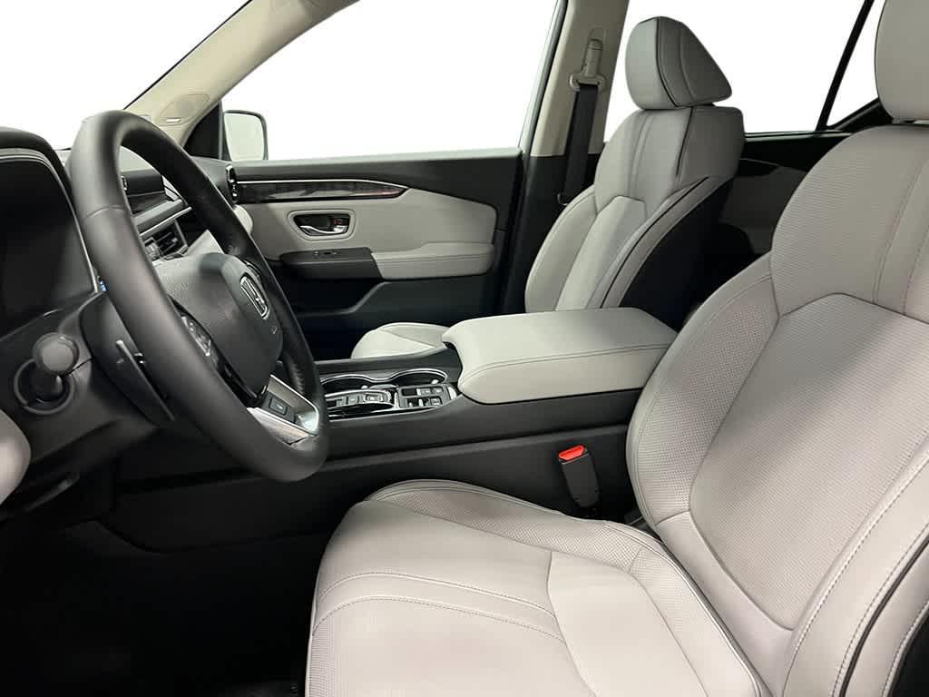 new 2025 Honda Pilot car, priced at $56,075