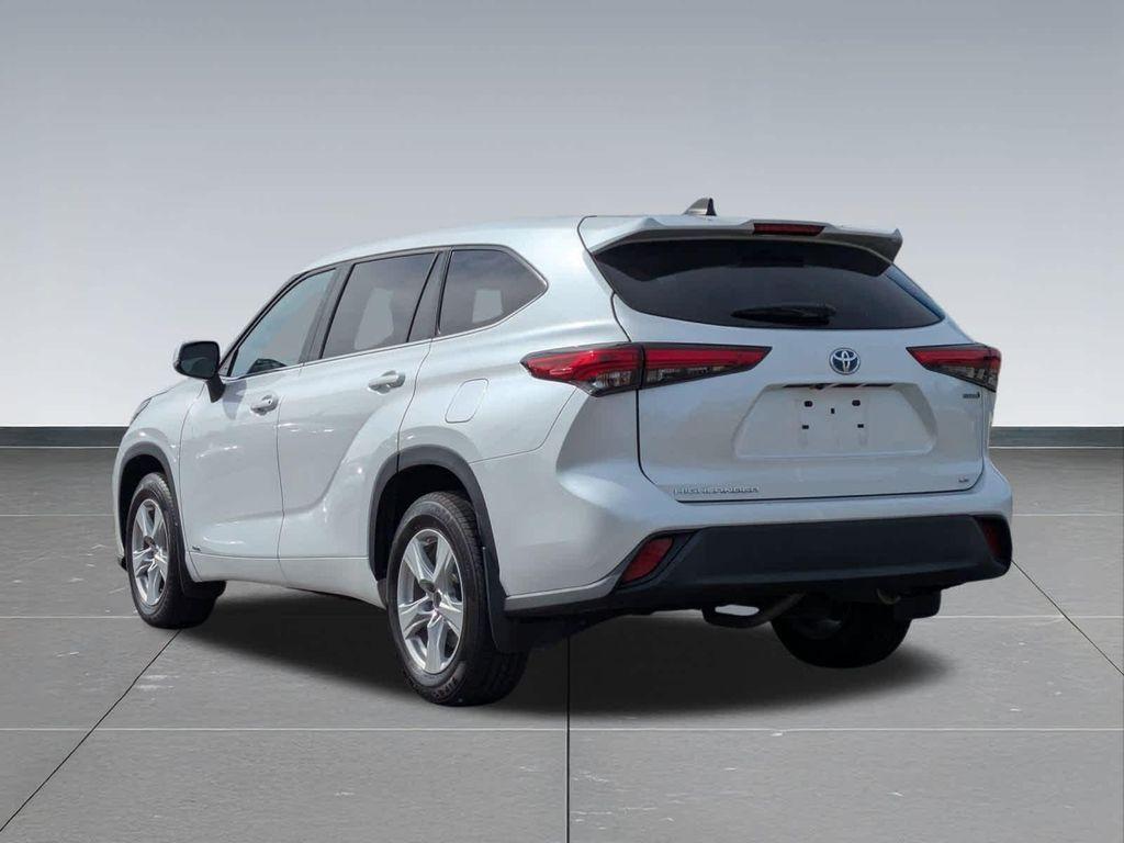 used 2022 Toyota Highlander Hybrid car, priced at $25,799